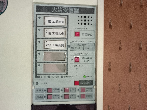 取替前の自動火災報知設備受信機（ホーチキ製）